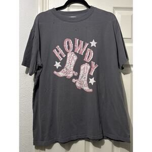Pink Lilly Howdy T-shirt Size Medium Cotton Slightly Distressed Gray Pink Cowboy